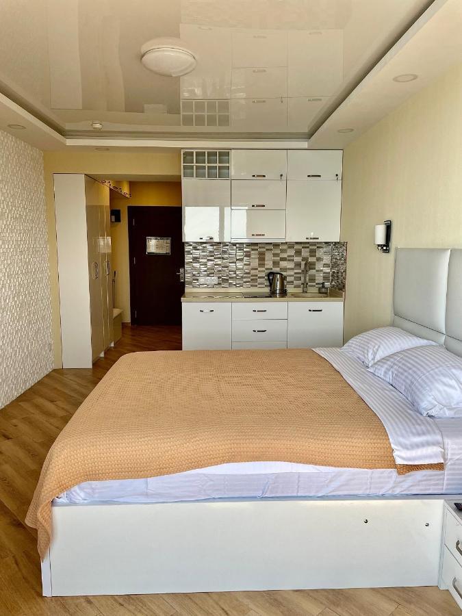 Sea View Apartments Orbi Beach Tower バトゥーミ エクステリア 写真