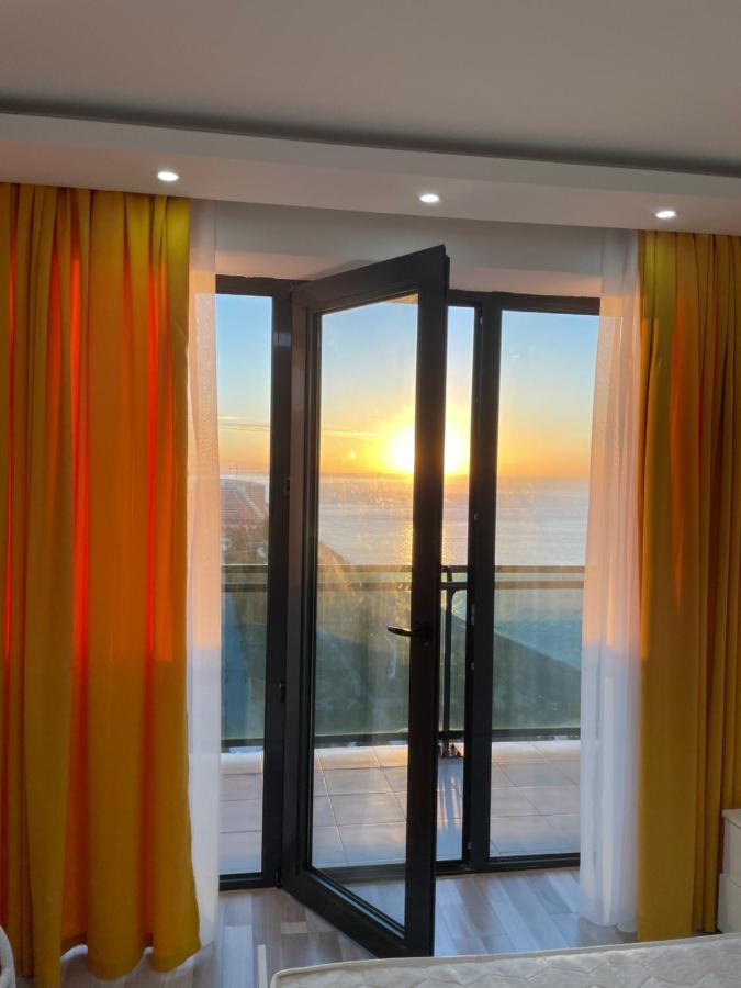 Sea View Apartments Orbi Beach Tower バトゥーミ エクステリア 写真