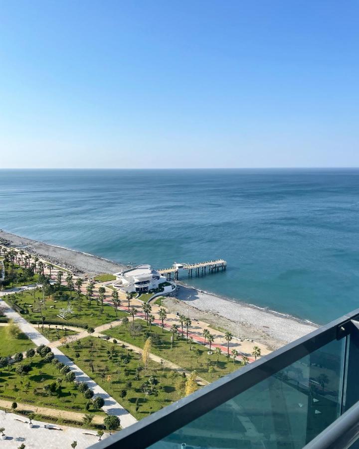 Sea View Apartments Orbi Beach Tower バトゥーミ エクステリア 写真