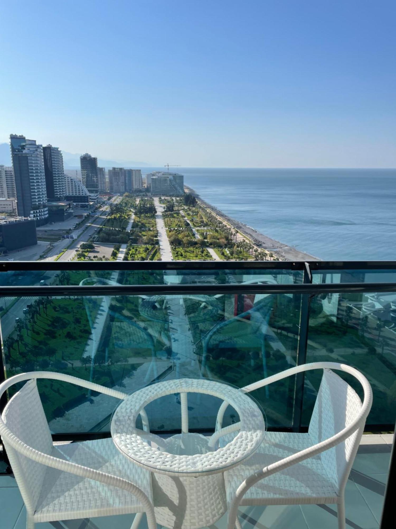 Sea View Apartments Orbi Beach Tower バトゥーミ エクステリア 写真