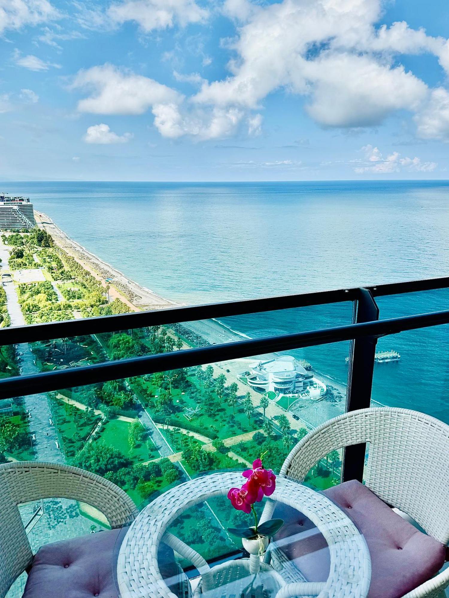 Sea View Apartments Orbi Beach Tower バトゥーミ エクステリア 写真